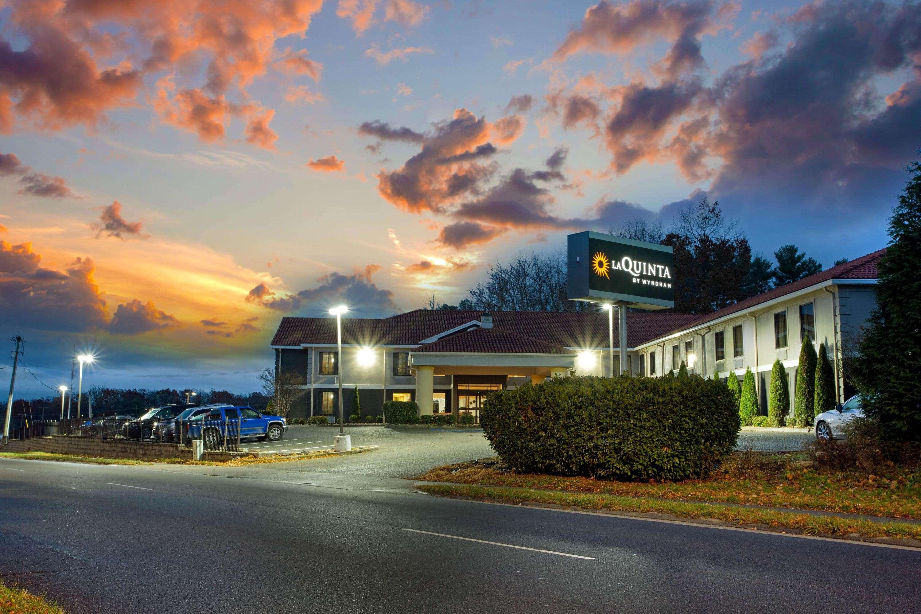 La Quinta Inn By Wyndham Radford Exterior foto