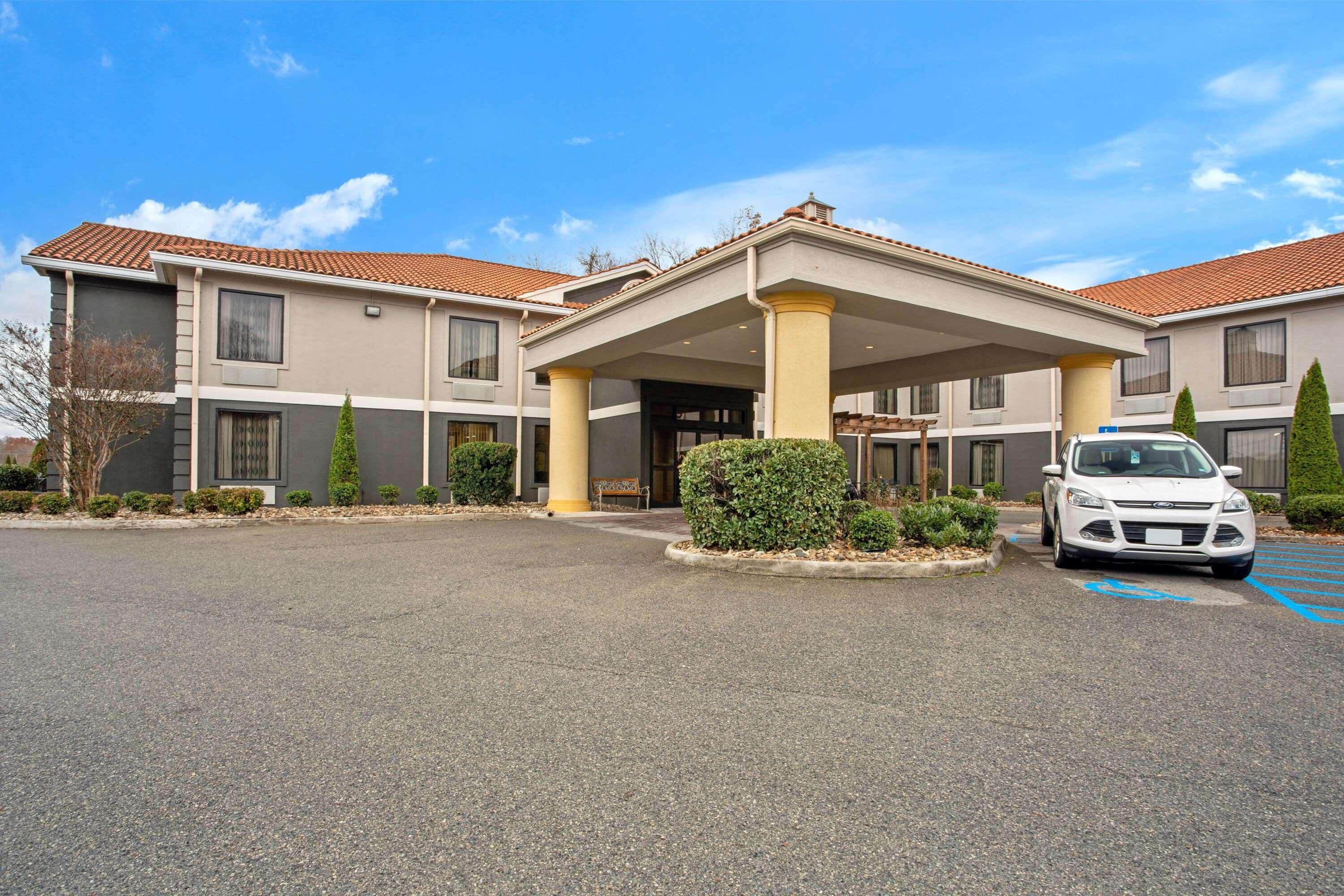 La Quinta Inn By Wyndham Radford Exterior foto