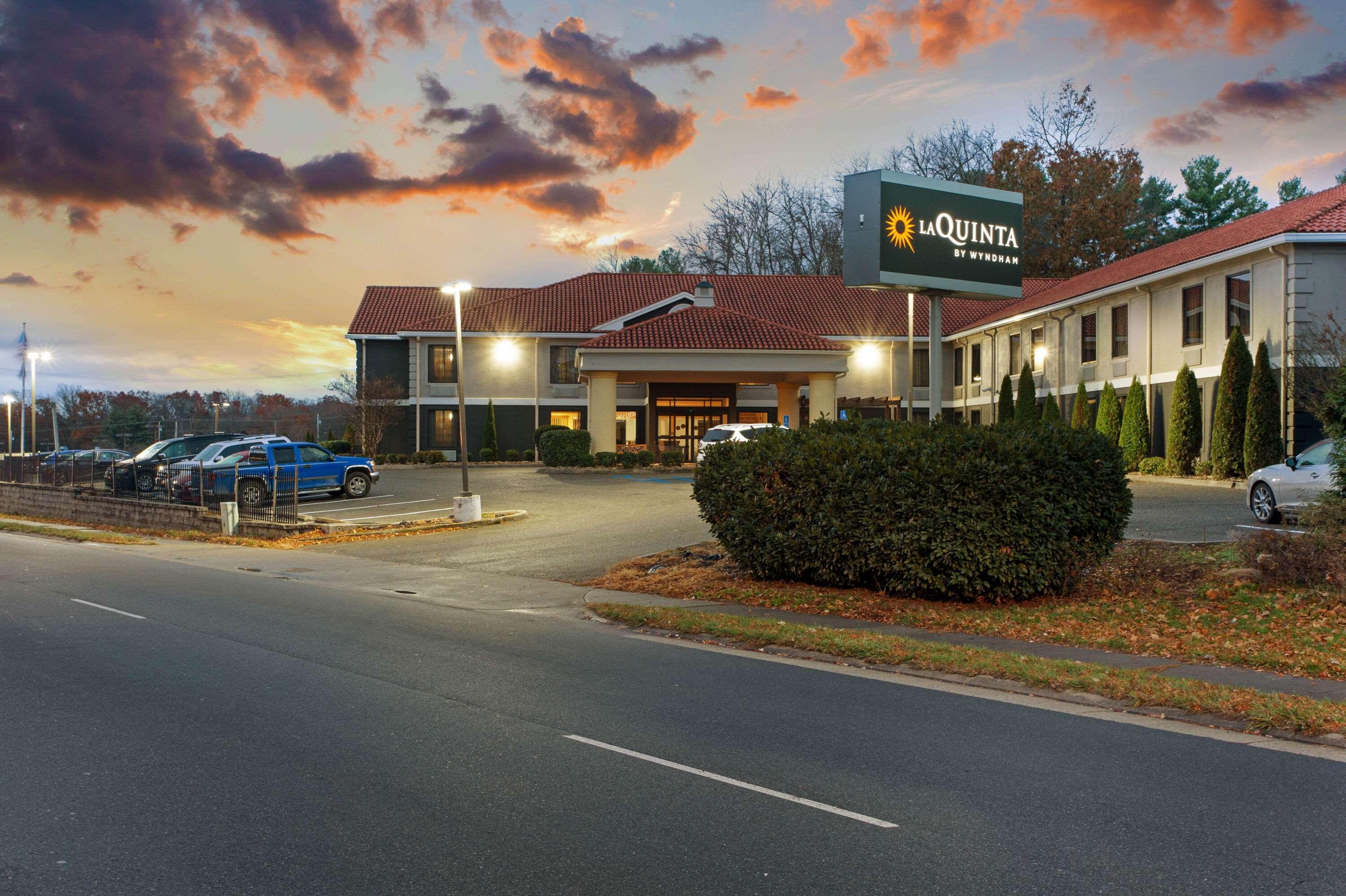 La Quinta Inn By Wyndham Radford Exterior foto